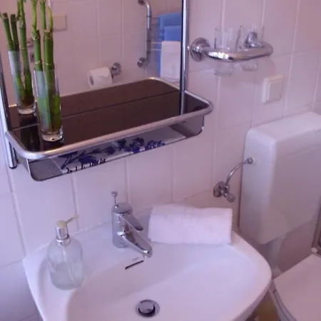 Haus Alexandrine Апартаменты Росток